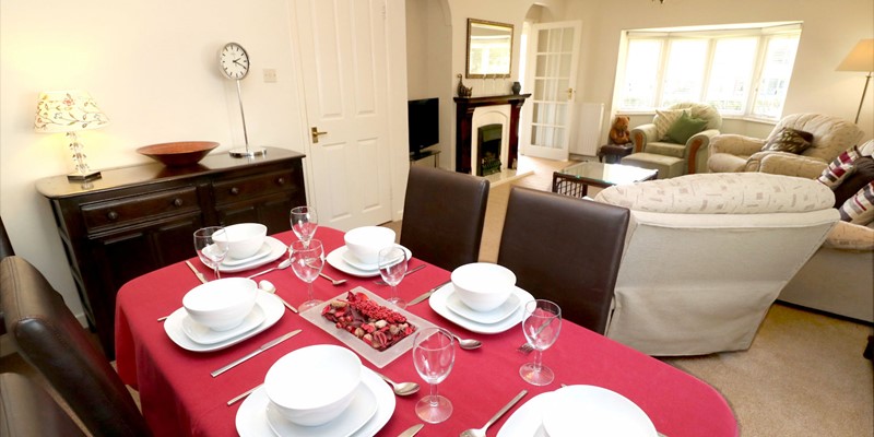 Hills View Croyde Holiday Cottages Dining Room