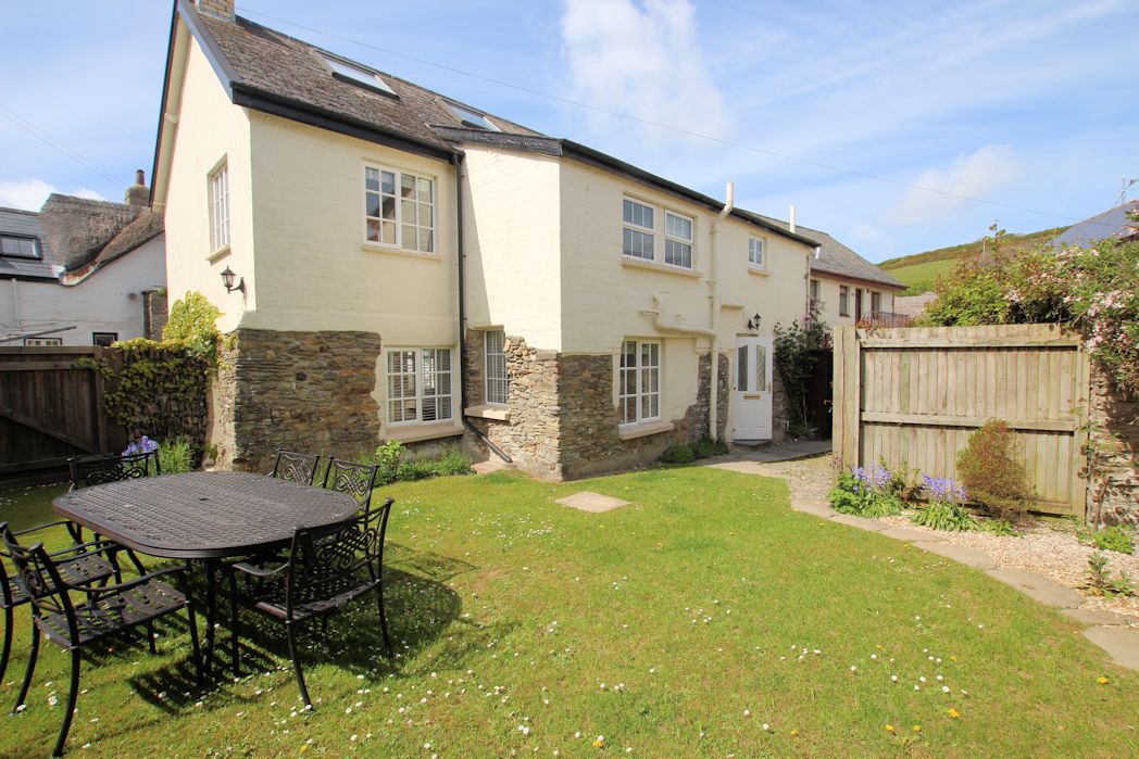 Montague Farmhouse Croyde Holiday Cottages Sleeps 10