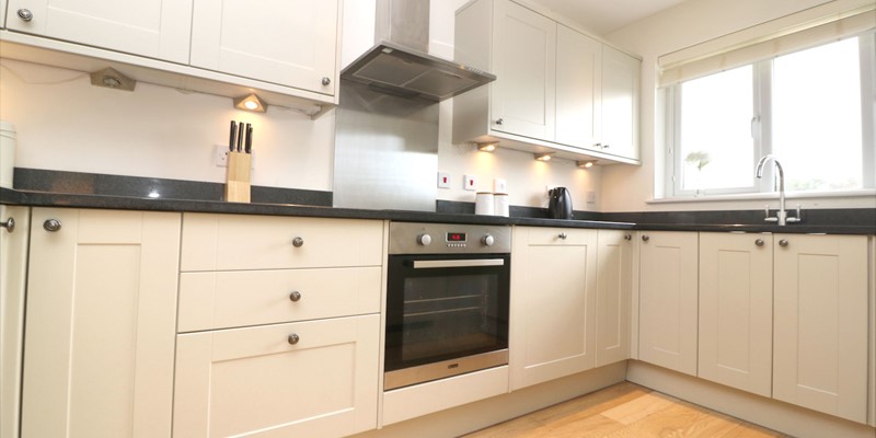 Croyde Holiday Cottages Offshore Kitchen Units