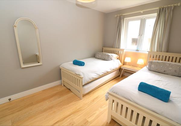 Croyde Holiday Cottages Offshore Twin Bedroom