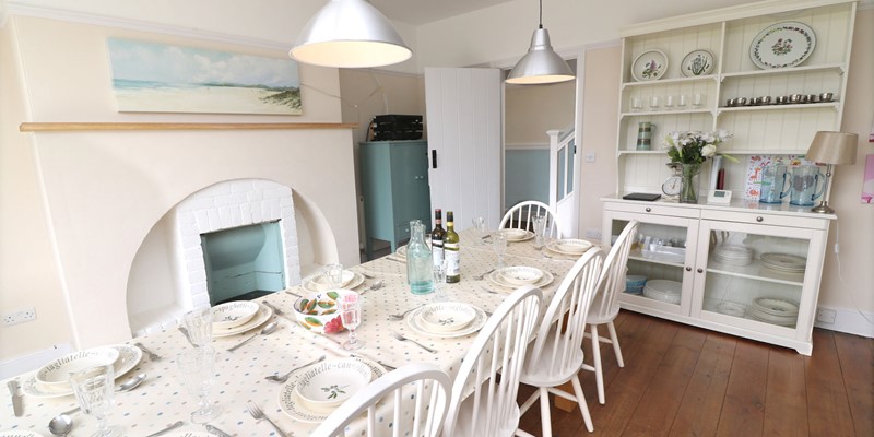 Croyde Holiday Cottages Broad De Dining Table