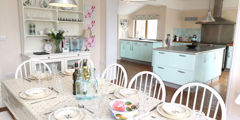 Croyde Holiday Cottages Broad De Table To Kitchen