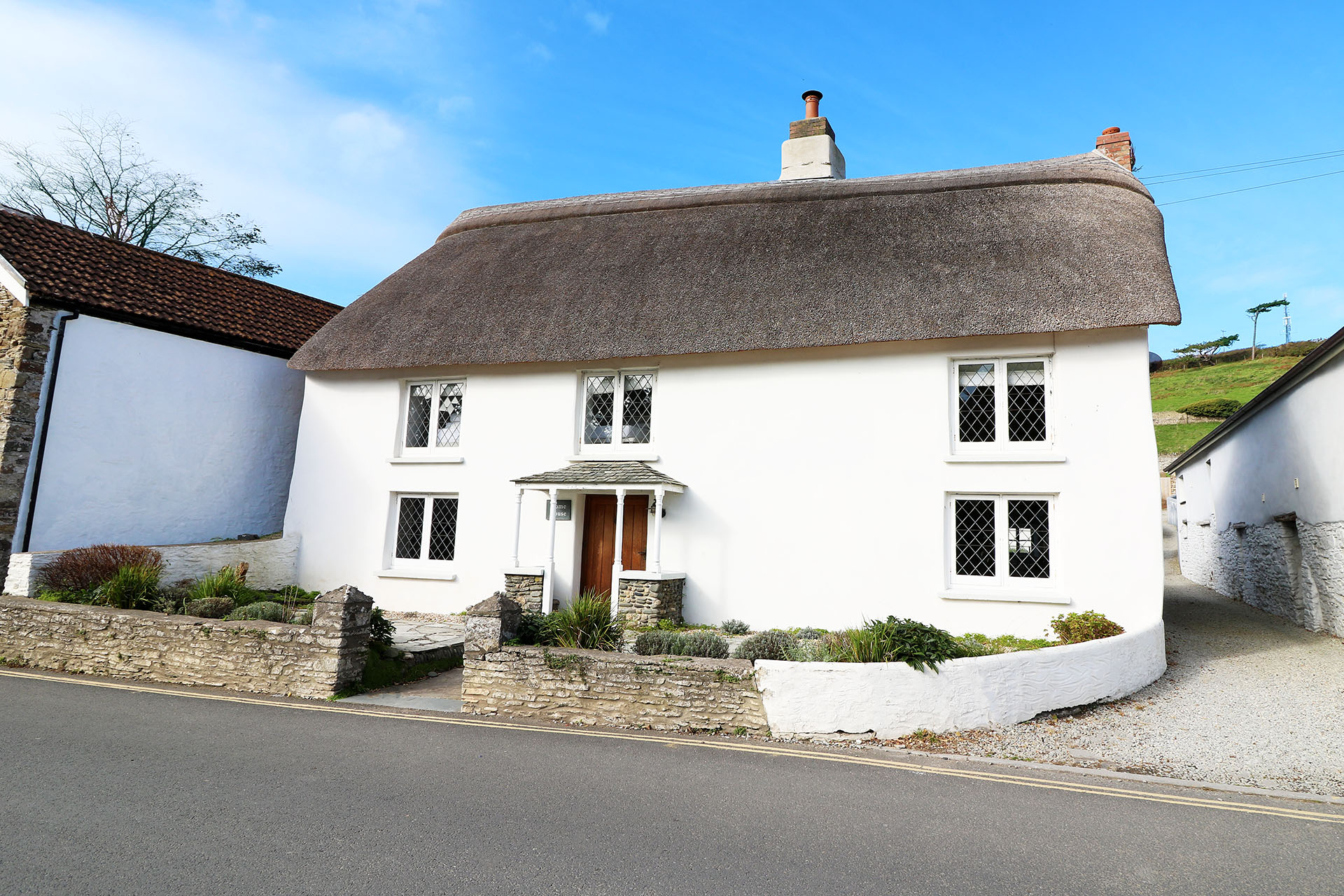 Home House Croyde Holiday Cottages Sleeps 12