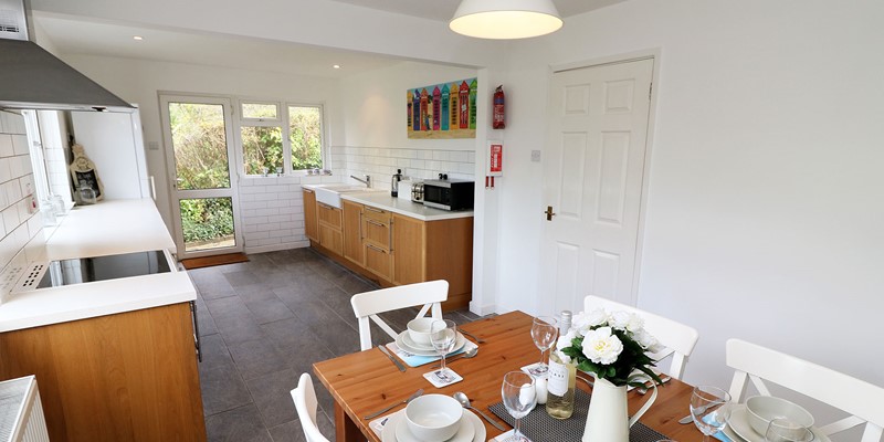 Summershores Croyde Holiday Cottages Dining To Kitchen