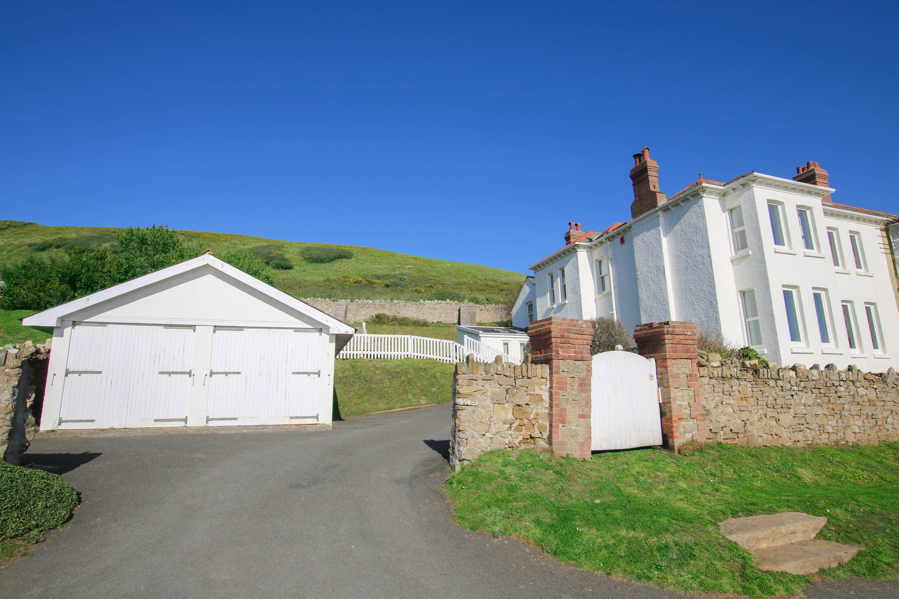 The White House Croyde Holiday Cottage Impressive Sea Views