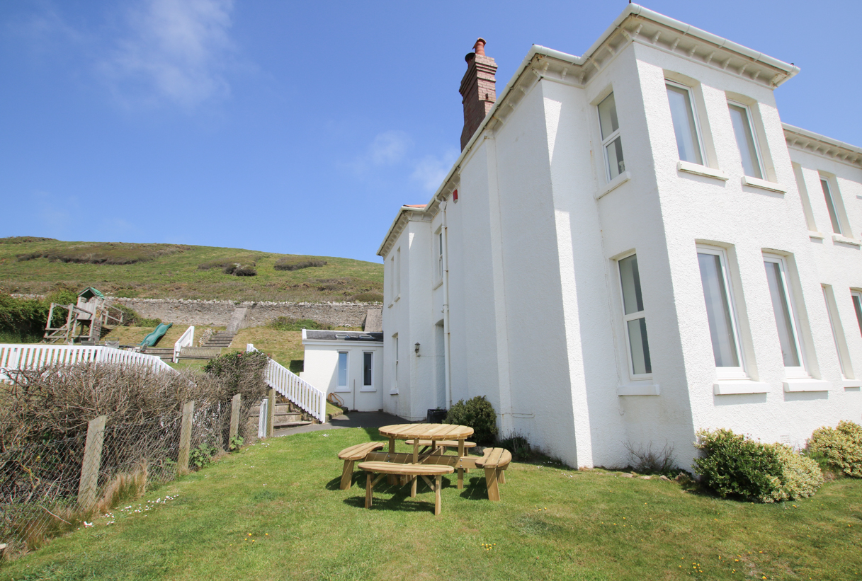 The White House Croyde Holiday Cottage Impressive Sea Views