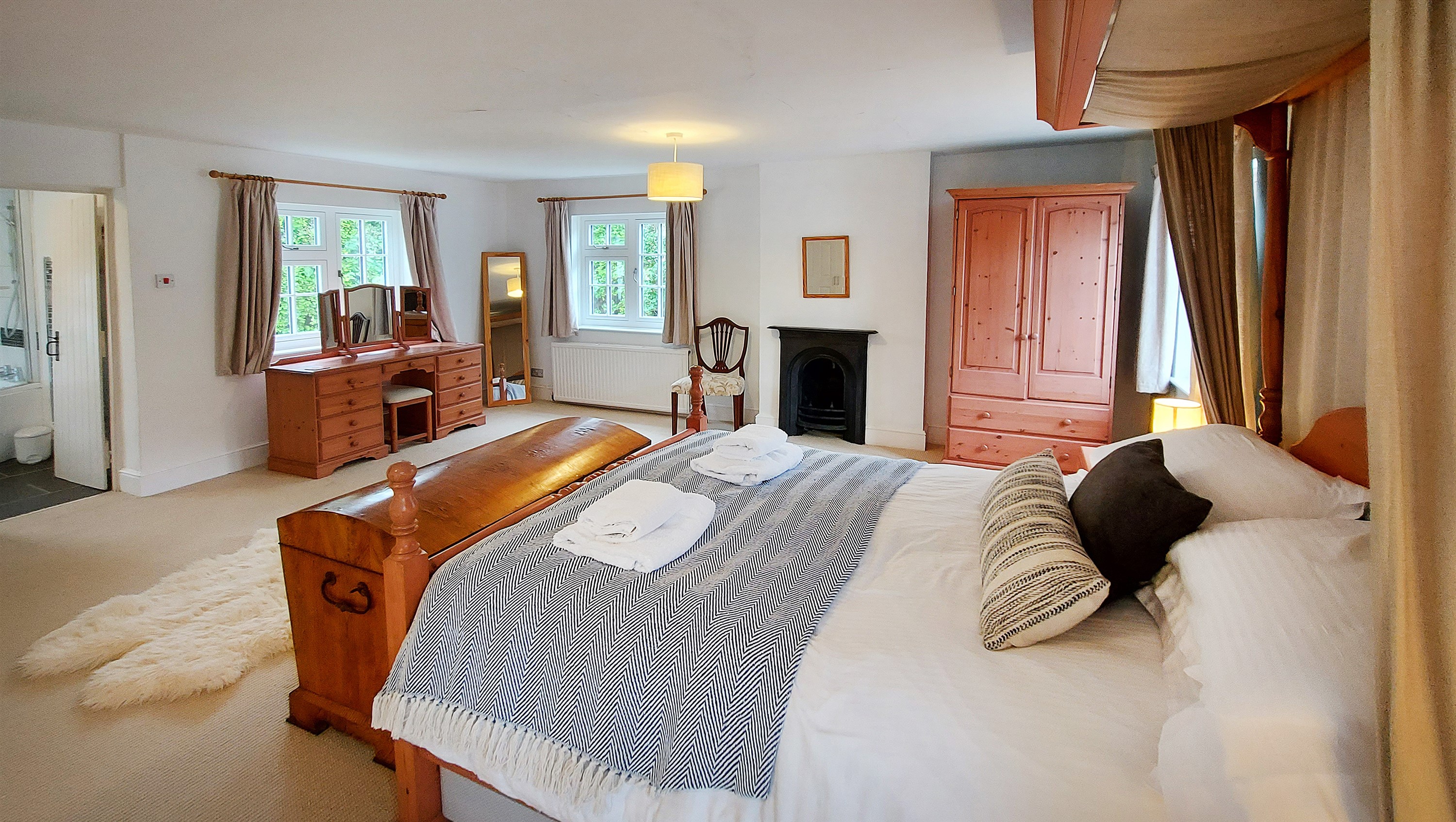 Montague Farmhouse Croyde Holiday Cottages Sleeps 10